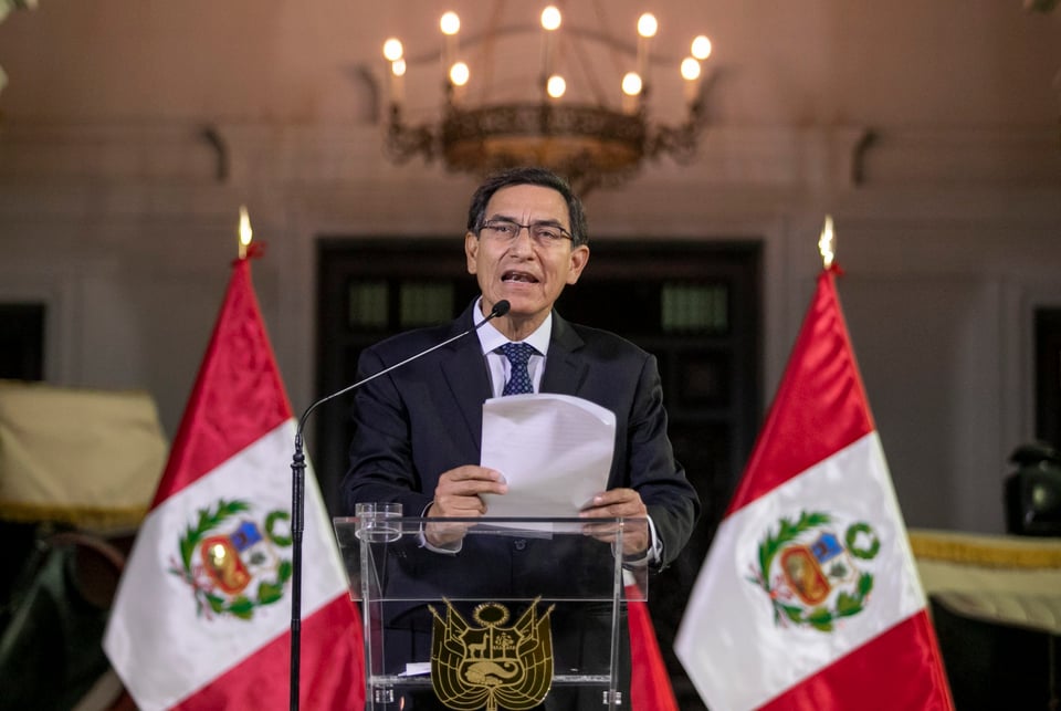 Presidente de Perú cierra el Congreso