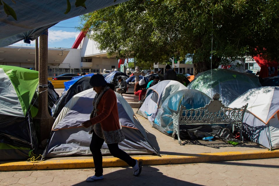 ÚLTIMA HORA: Juez bloquea medida de Trump en seguro de salud para migrantes