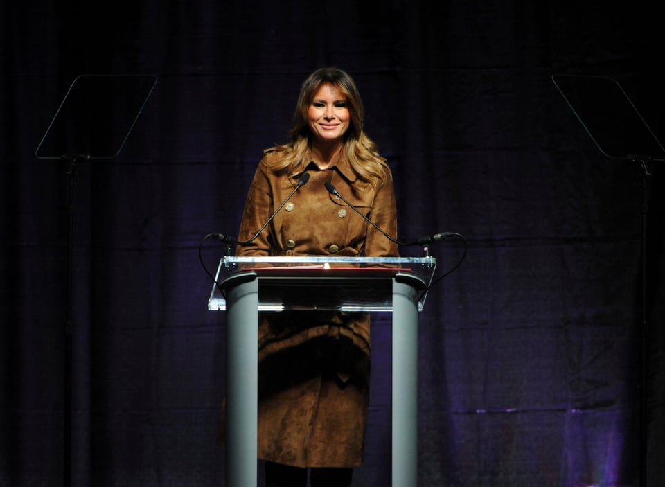 Melania Trump defiende a jóvenes que abuchearon en Baltimore featured image