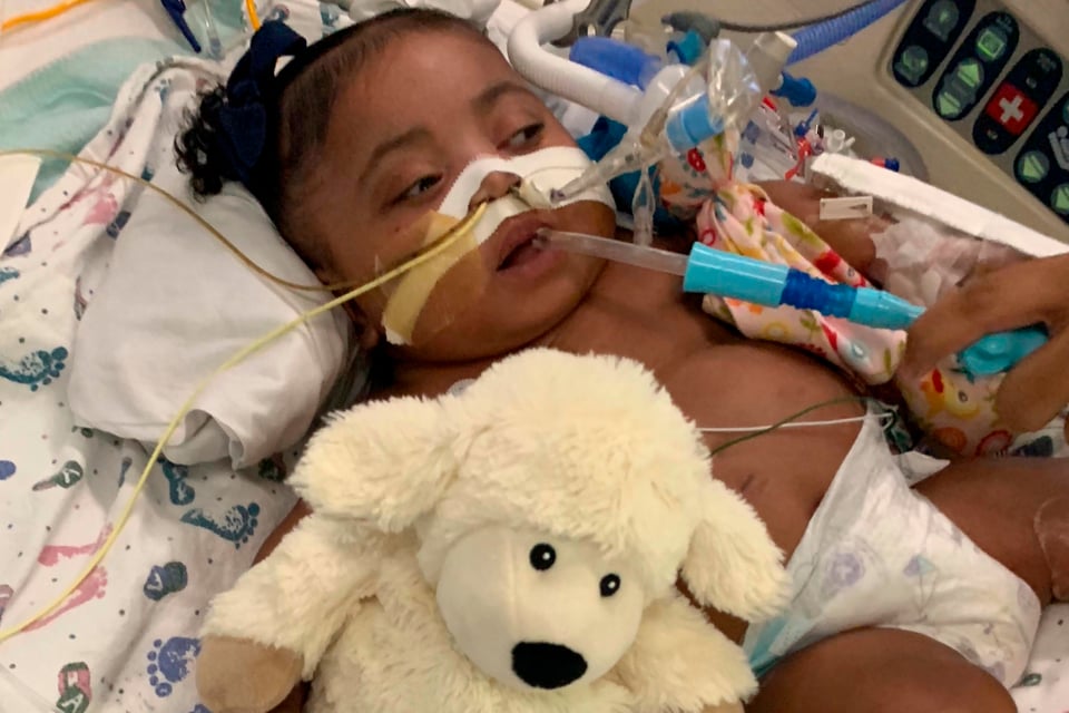 Texas: Juez valora retirarle apoyo vital a niñita con la oposición de la familia