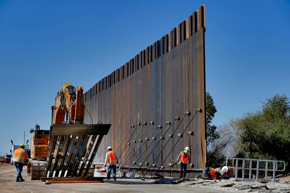 Jefe de la Patrulla Fronteriza afirma que construcción del muro avanza rápido pese a pandemia featured image