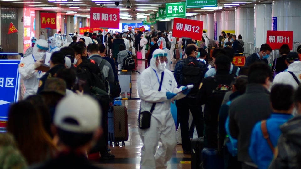 China reconoce que ‘contó mal’ y tiene casi 1.300 muertos más por COVID-19
