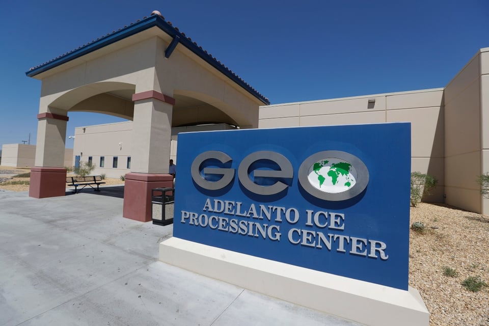 Alertan que ICE “baña” con potente químico a inmigrantes cada 30 minutos contra coronavirus