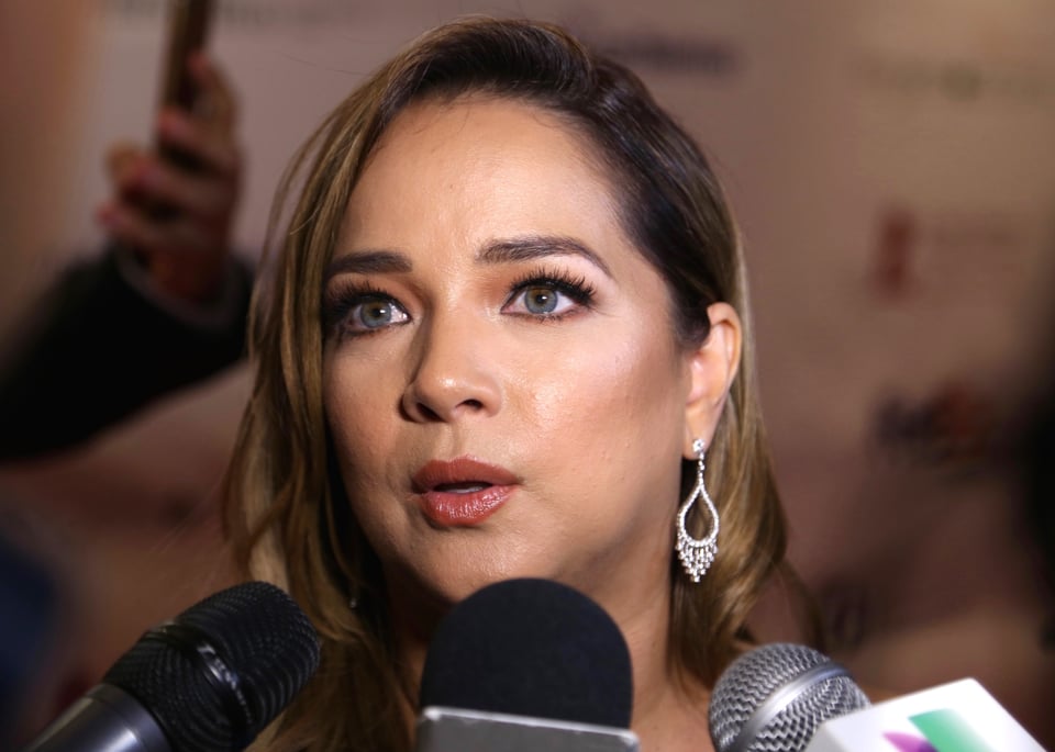 Acaban con Adamari por sus piernas, mientras alaban a esposa de Luis Fonsi featured image