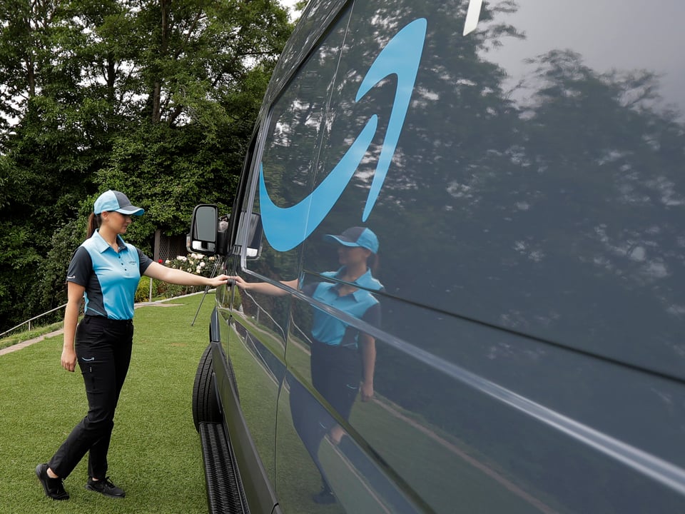 Amazon está listo para encargarse de sus entregas y ordena 20.000 camionetas featured image