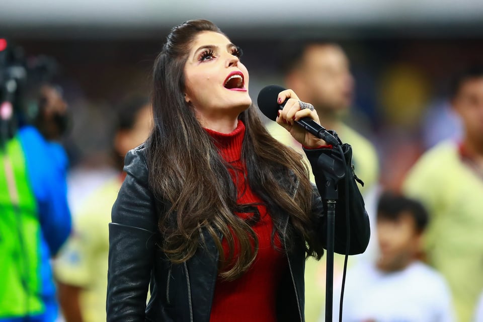 Ana Bárbara enseña su trasero, pero Aracely Arámbula no se deja (4 FOTOS)