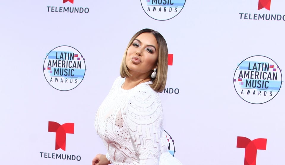 Chiquis Rivera sorprende al posar con apretado vestido y la confunden con JLo (FOTO)