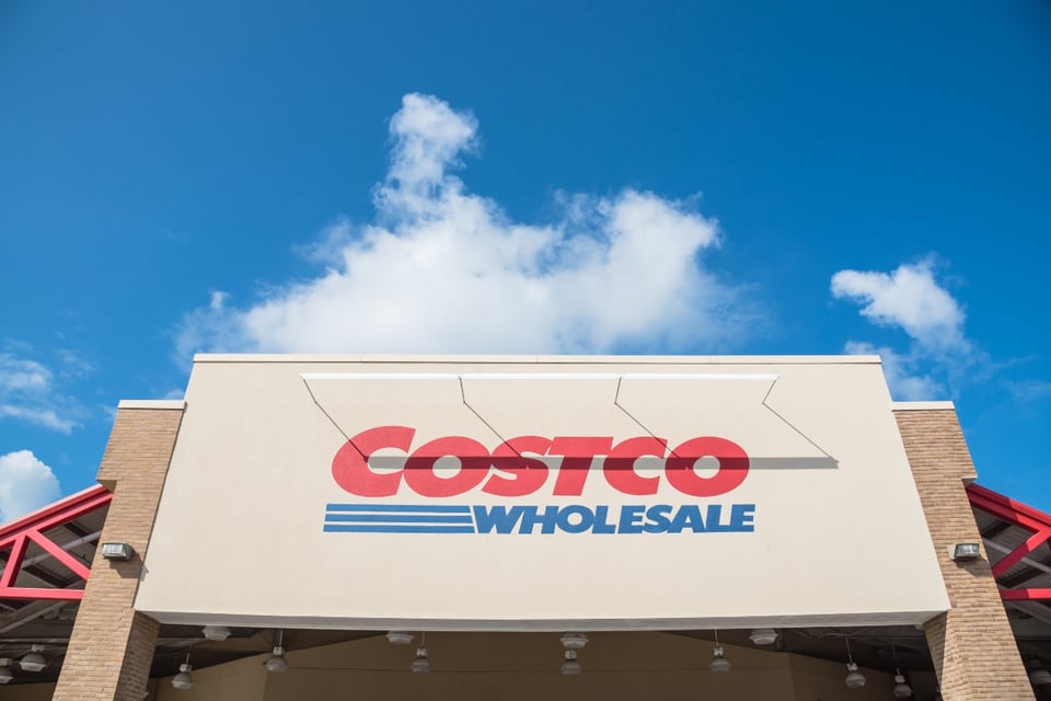 TEXAS: A punta de pistola, llevan a cabo robo de joyas en Costco de San Antonio, pero uno de ellos se entrega (FOTOS)