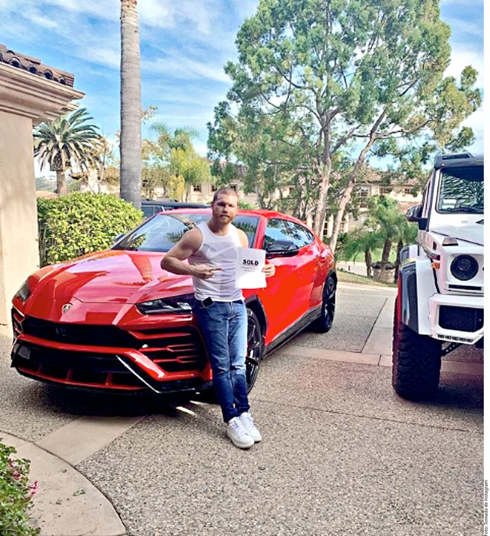 Canelo se disfraza y presume juguete nuevo featured image