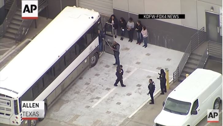ICE arresta a más de 280 trabajadores en histórica redada en Texas (VIDEO) featured image