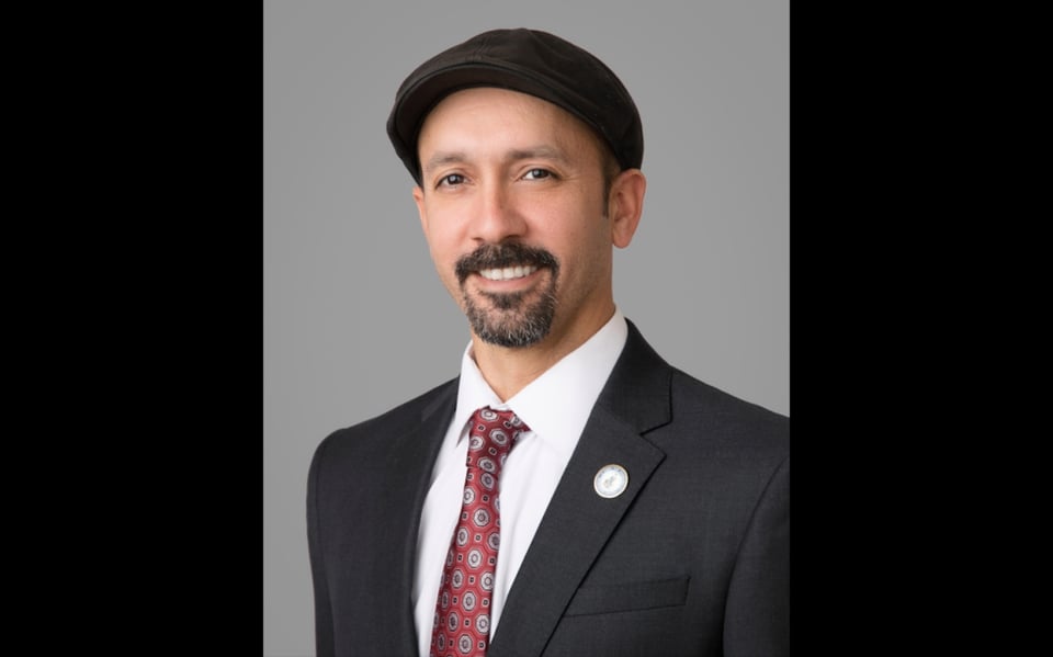 California: Detienen a político hispano por presunta posesión de pornografía infantil