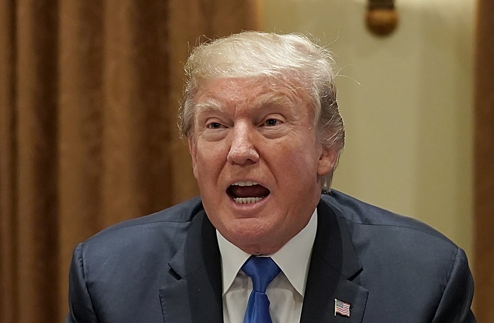 En tanda de tuits, Trump desea «suerte» a Flynn ante sentencia y critica a inmigrantes