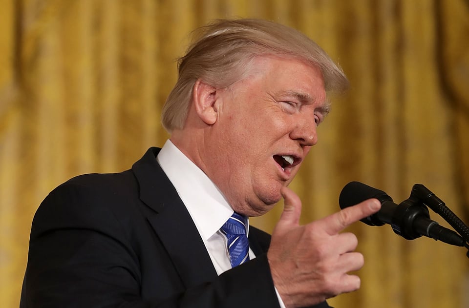 Trump dice que de joven lo comparaban con Elvis