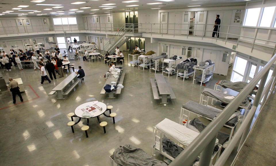 Ley prohíbe en California centros de detención de ICE