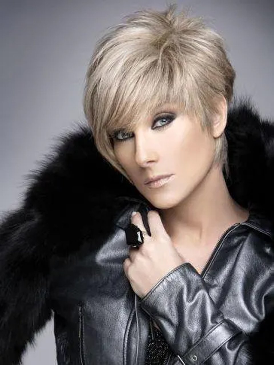 El día que María Celeste fue opacada por Christian Bach con un sexy vestido (VIDEO)