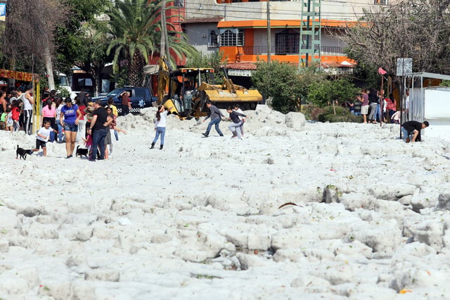 ÚLTIMA HORA: Fuerte granizada impacta a Guadalajara (4 VIDEOS Y 3 FOTOS)