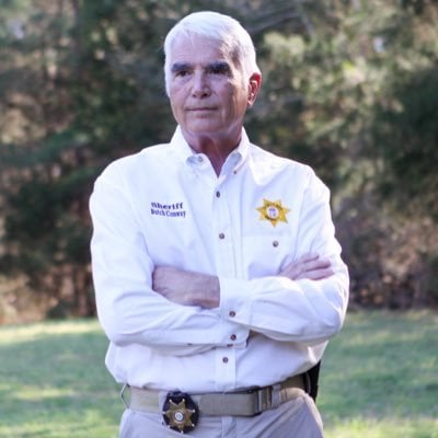 Crónica: Se va el alguacil de Georgia menos querido por los hispanos