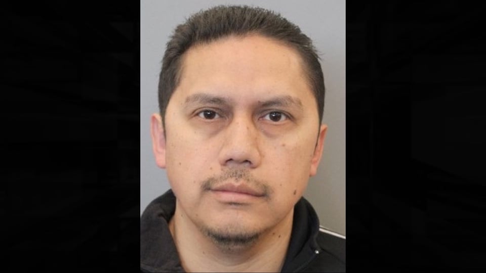 Acusan a pastor cristiano de indecencia sexual con una niña hispana featured image