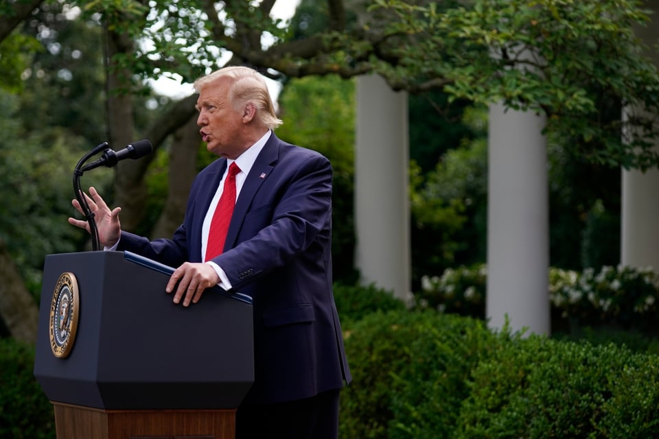 Donald Trump firma decreto que beneficia a los hispanos que viven en Estados Unidos (FOTOS) featured image