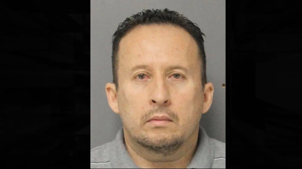 Acusan al maestro hispano Danilo Rafael Martínez de tocamientos sexuales con niñas