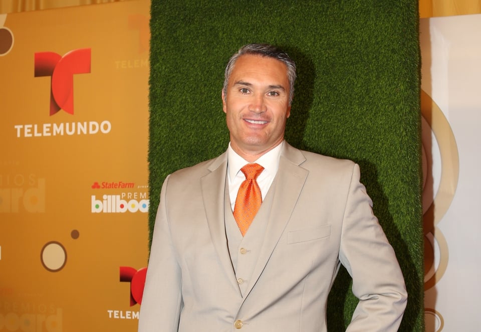 Conductor de Telemundo, Edgardo del Villar, se despide de la televisión para luchar contra el cáncer (VIDEO)