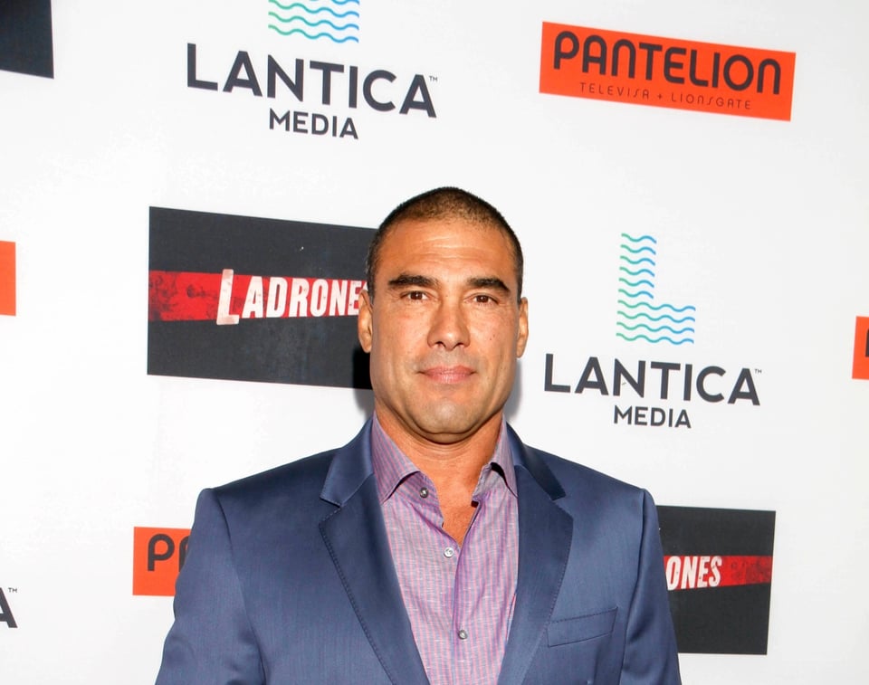 Eduardo Yáñez pierde a su madre y Fernando Colunga, Erika Buenfil, Lucía Méndez lloran con él