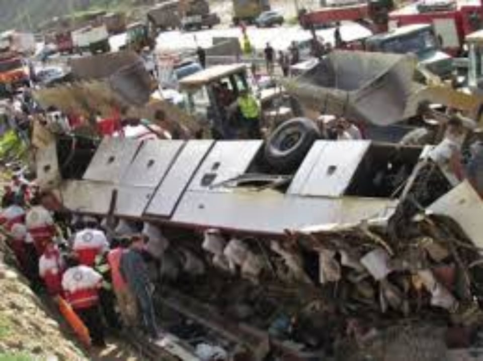 Muertos y heridos en accidente de autobús en Irán (FOTOS Y VIDEO)