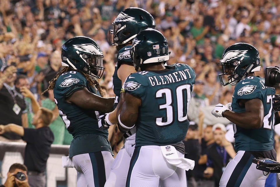 Eagles de Filadelfia vencen a Falcons en el arranque de la NFL