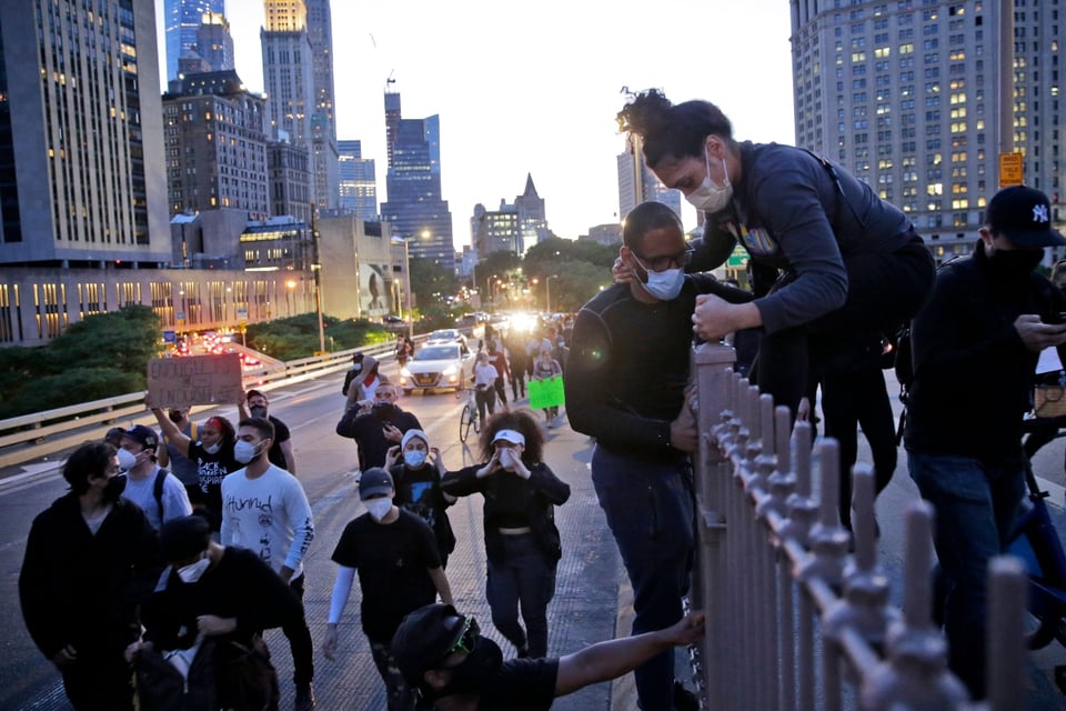 Detienen hija alcalde NY, Bill de Blasio, en protestas por muerte de George Floyd (FOTO)