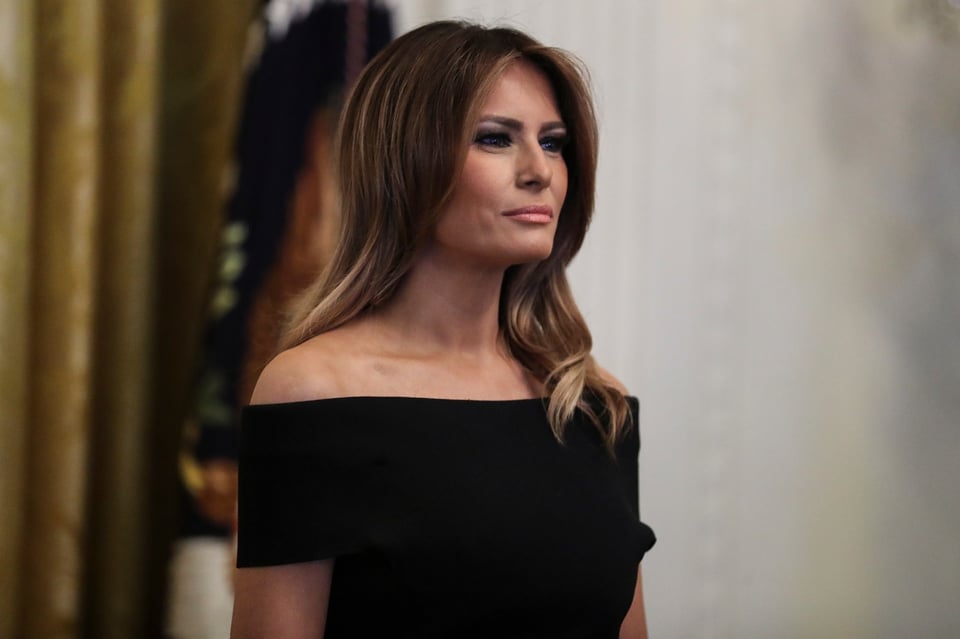 Melania celebra Año Nuevo en Florida sin Trump (FOTOS)