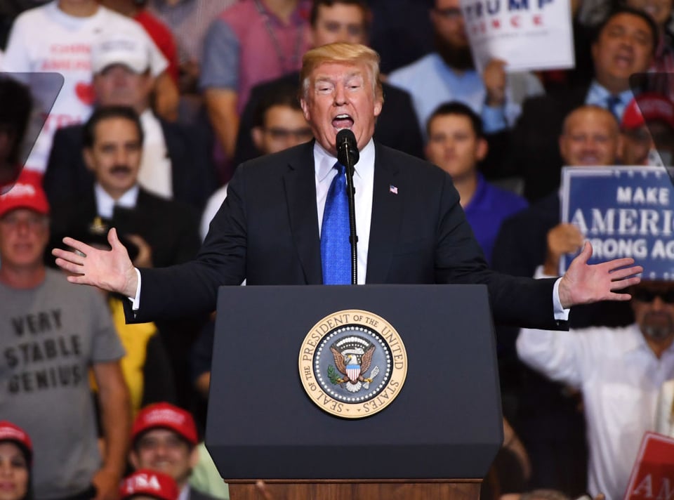 Trump amenaza con más despidos para sacar el “hedor” del Departamento de Justicia