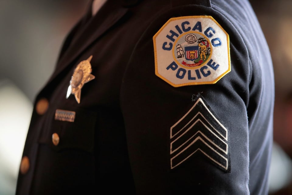 Policía investiga ataque racista a hispano en autobús de Chicago