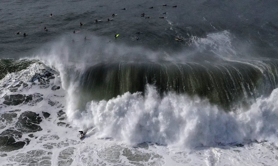 Alertan sobre enormes olas que se acercan a California