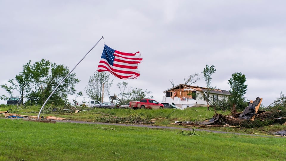 Tornados matan al menos 5 personas en Estados Unidos durante la noche (VIDEOS)