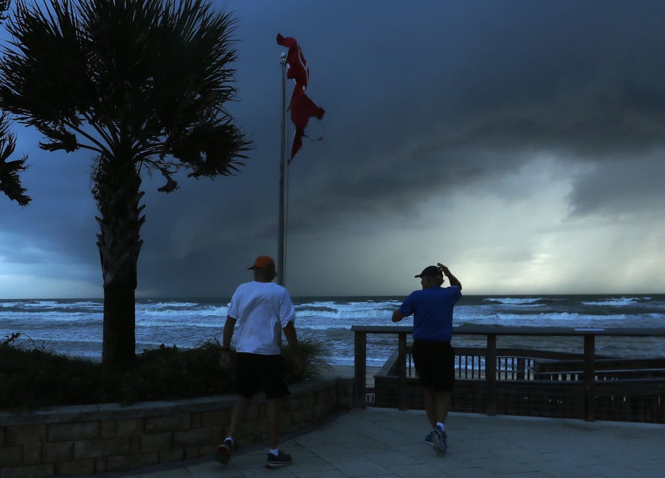 Dorian: Muere hombre al caer cuando preparaba su casa en Florida featured image