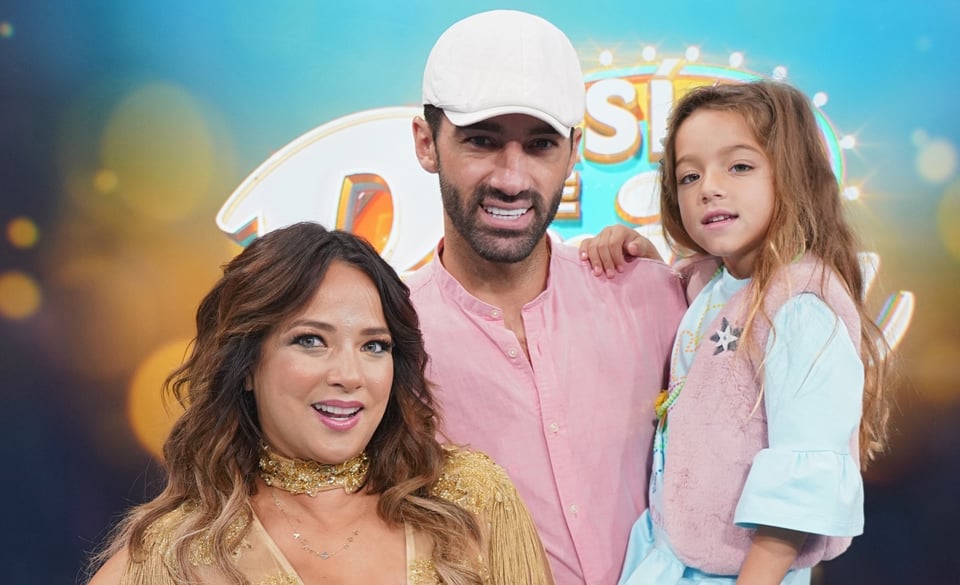 Comparan a Adamari López y su familia con los Rivera por una foto publicada en redes sociales