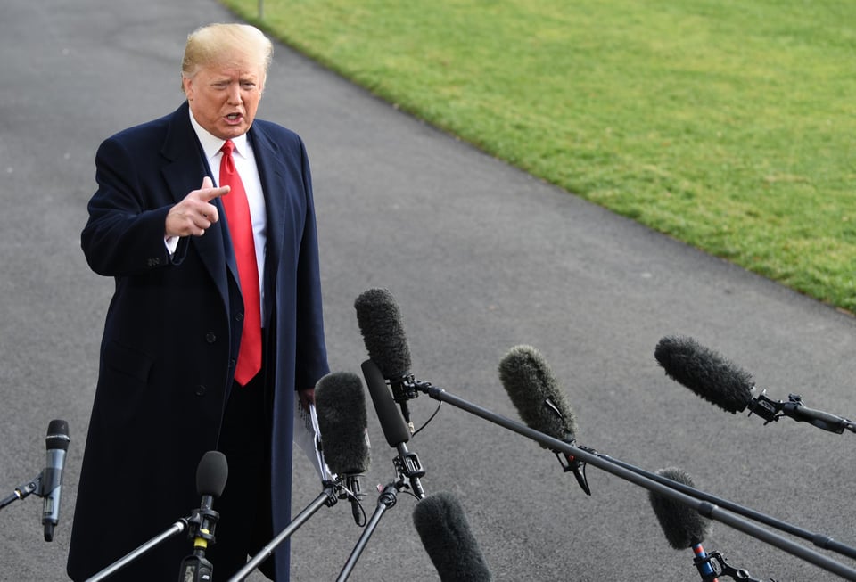Trump dice en Florida que el juicio político ha disparado su nivel de popularidad