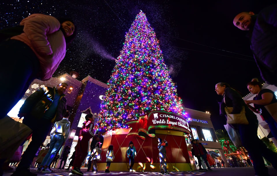 ¡Horarios de navidad! Estas son las tiendas que abrirán para tus compras de última hora