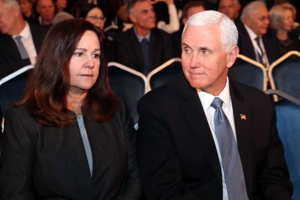 Mike Pence y su esposa Karen Pence dan negativo a coronavirus featured image
