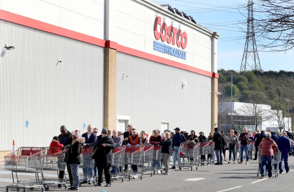 Nueva York: Más de 1,300 cadáveres siguen en congeladores detrás del Costco en Brooklyn