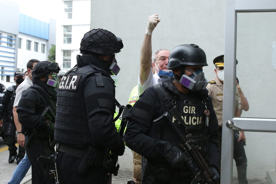 Detienen a expresidente de Ecuador Abdalá Bucaram para investigaciones featured image