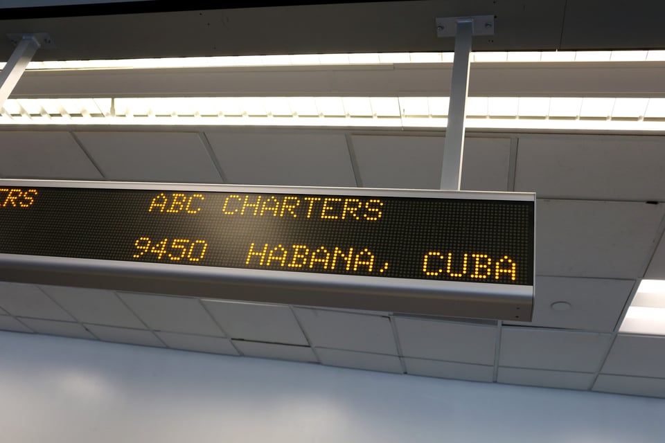 Trump suspende todos los vuelos chárter a Cuba excepto a La Habana