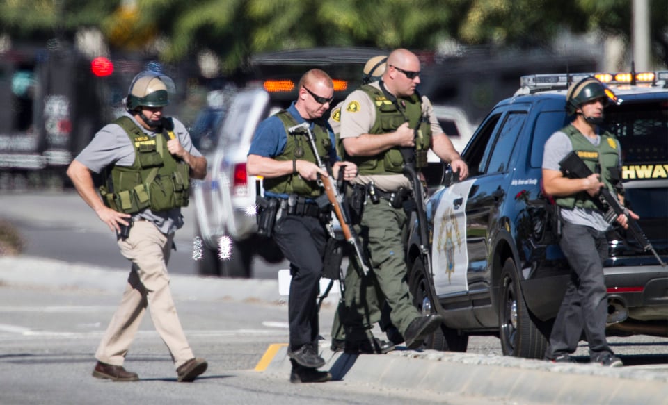 Mujer se atrincheró contra policías y murieron ella y sus dos hijos en California