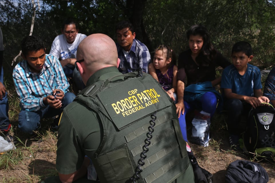ÚLTIMA HORA: Juez federal desecha restricciones a inmigrantes que solicitan asilo por violencia