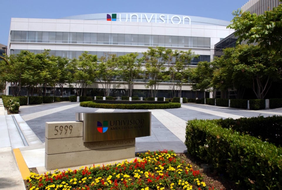 ¿Narcotráfico, prostitución, demandas? Univision ‘tiembla’ con cambios tras su venta y ‘destapan’ sucios secretos (VIDEO)