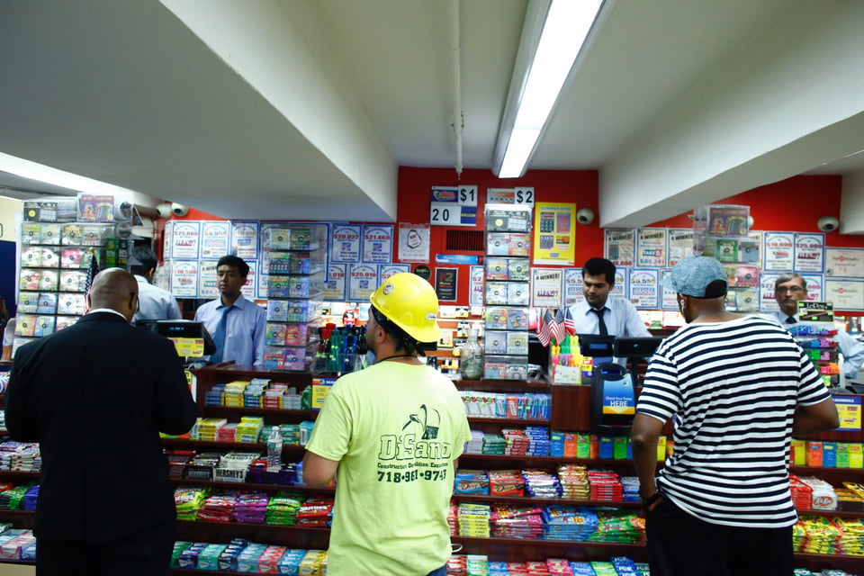Premio mayor del Powerball aumenta a $750 millones