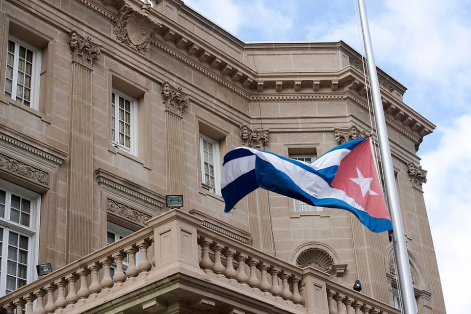 Sospechoso arrestado tras tiroteo en la embajada de Cuba en Washington