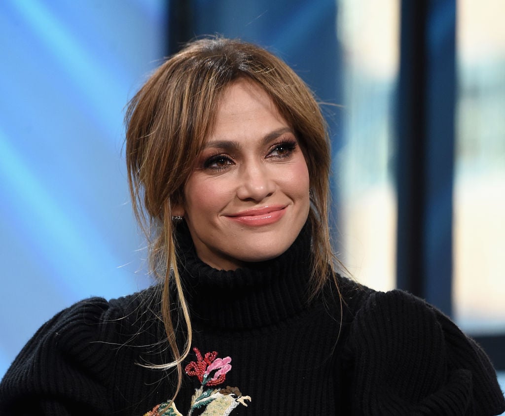 JLo ‘rompe’ las redes sociales con ajustadísimos leggins y diminuto traje de baño