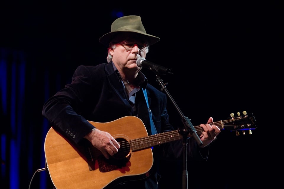 Muere cantante y compositor David Olney en pleno concierto en Florida