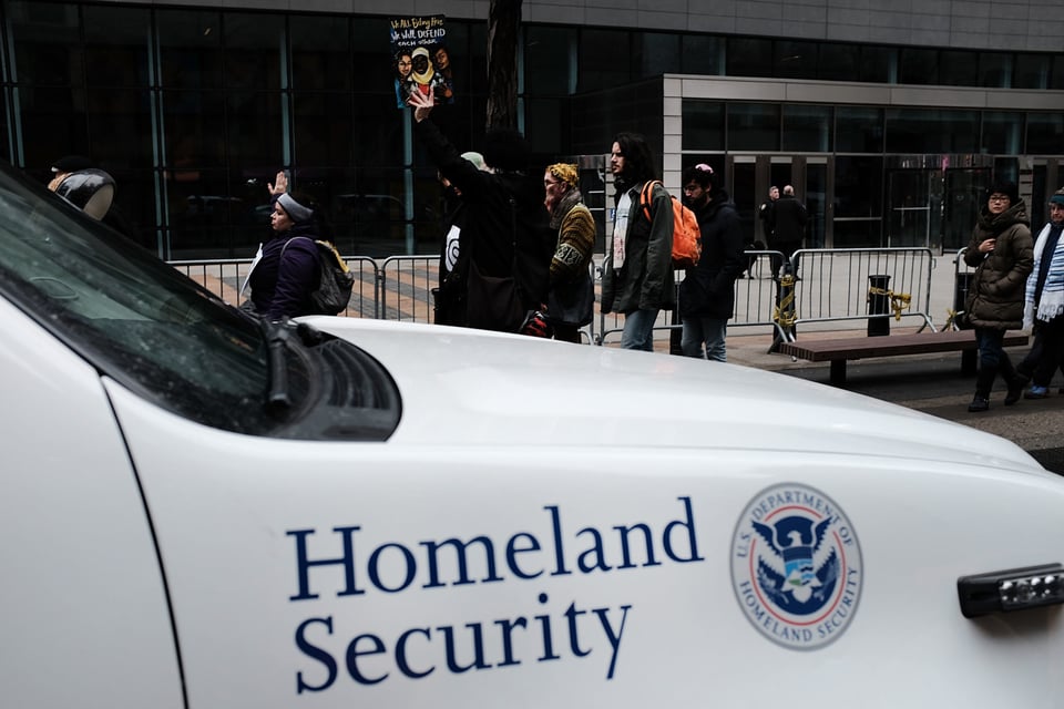 Buscan prohibir amenazas de deportar a empleados en Nueva York